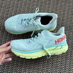 Gently Used Hoka One One - Women 8.5 Clinton 7